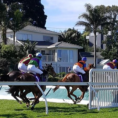 Racecourse Deluxe Apartment Auckland Bagian luar foto